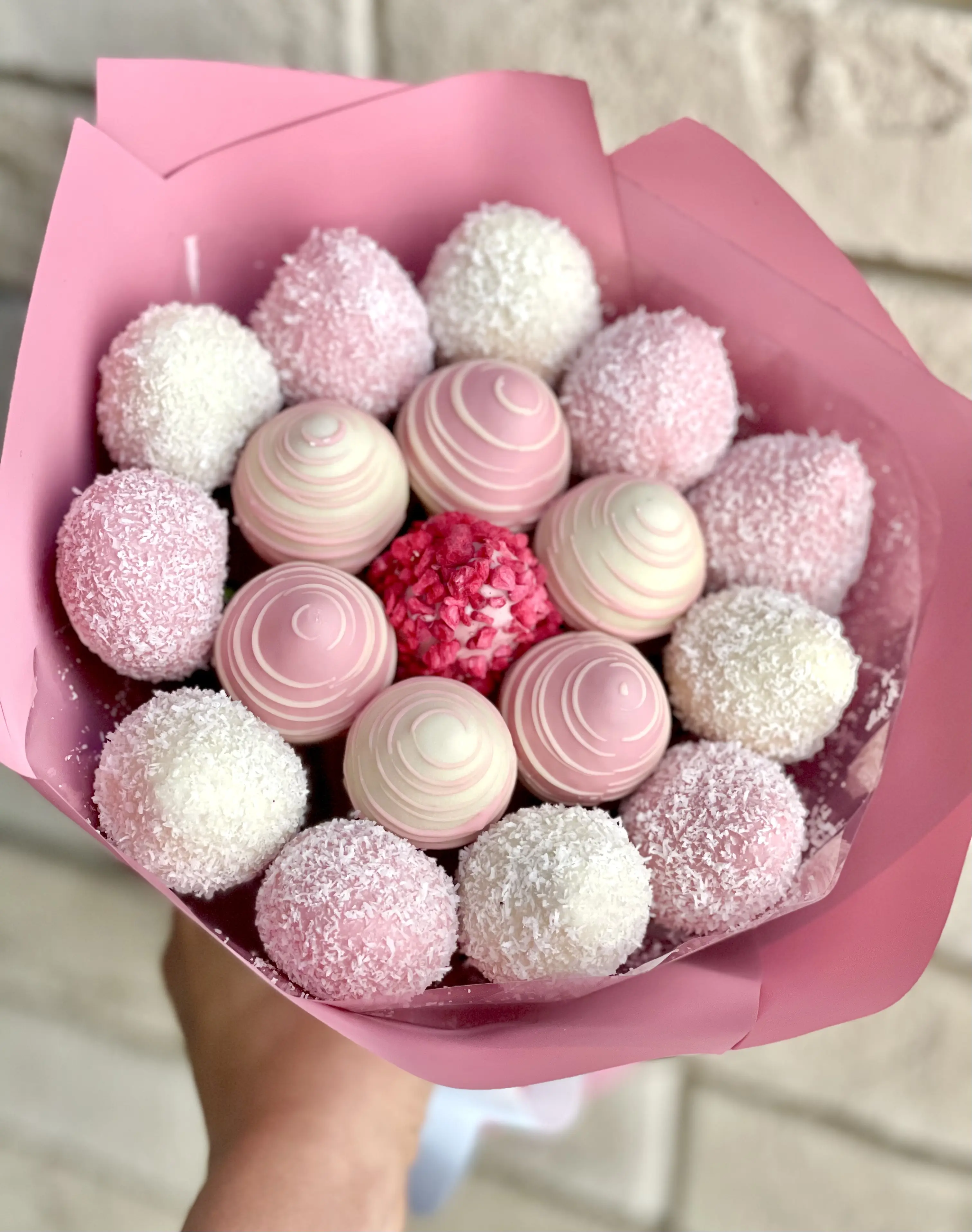 Букет из клубники в белом шоколаде "Розовое облако" 3 100 руб.