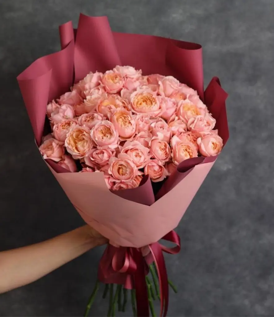 Букет пионовидных кустовых роз "Джульетта" 12 000 руб.