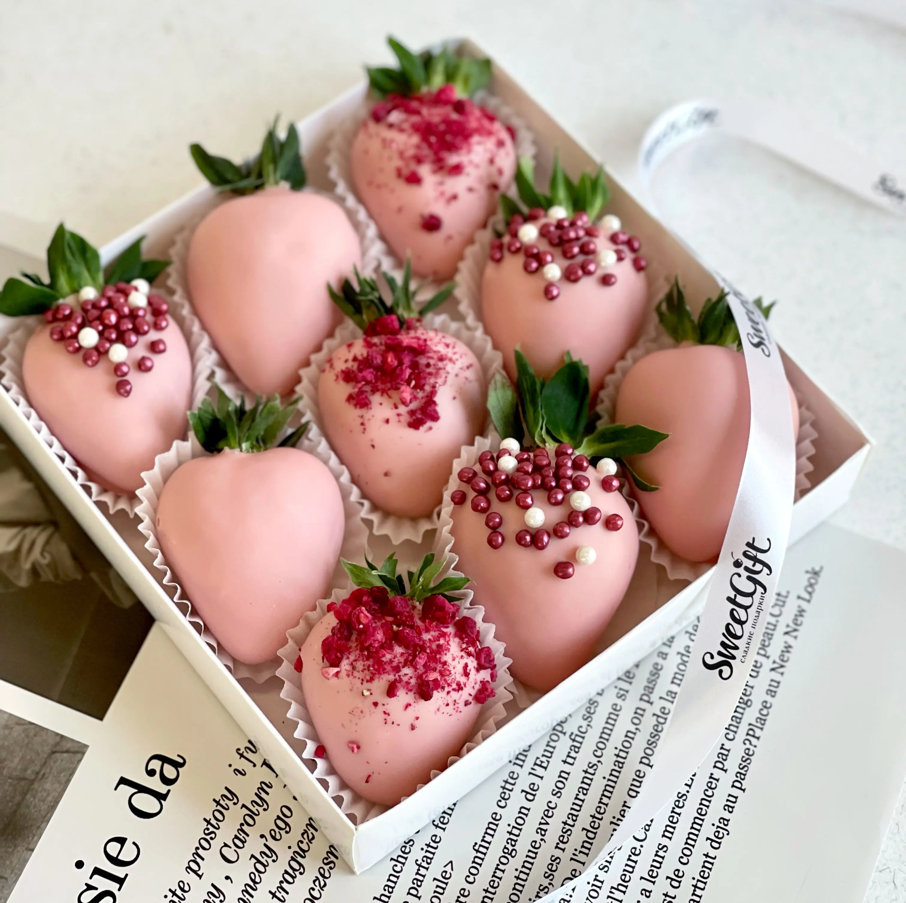 Коробка клубники в шоколаде "Pink" 9 штук 1 490 руб.. Фото N3