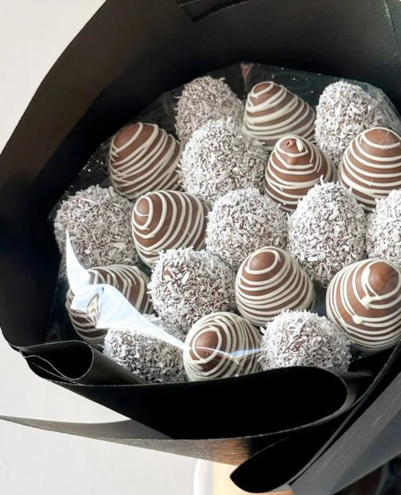 Букет из клубники в шоколаде "Кокосовый рай" 3 100 руб.. Фото N2
