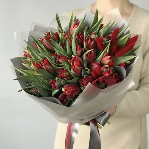 Букет из красных тюльпанов  4 400 руб.. Фото N2