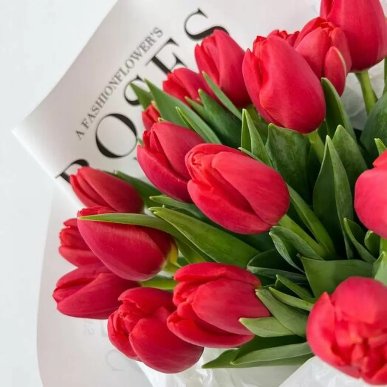 Букет красных тюльпанов 19 шт 4 550 руб.. Фото N2