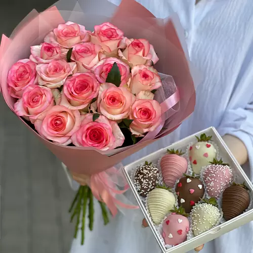 Подарочный набор розы Джумилия + клубника 5 100 руб.. Фото N4