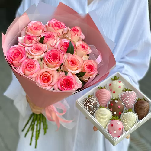 Подарочный набор розы Джумилия + клубника 5 100 руб.