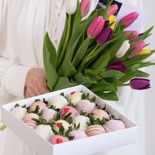 Клубника в шоколаде "Дуо набор с тюльпанами" 4 500 руб.