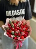 Букет из клубники и цветов 'Амели'5 600.00 руб.