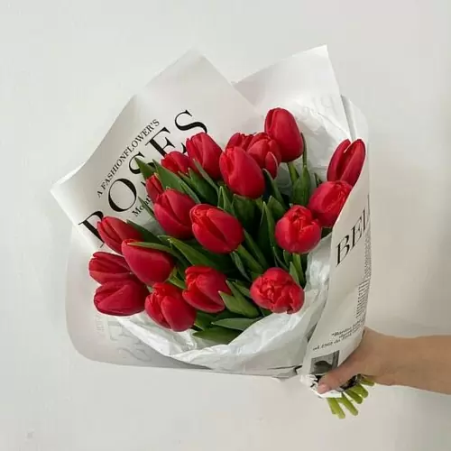 Букет красных тюльпанов 19 шт 4 550 руб.
