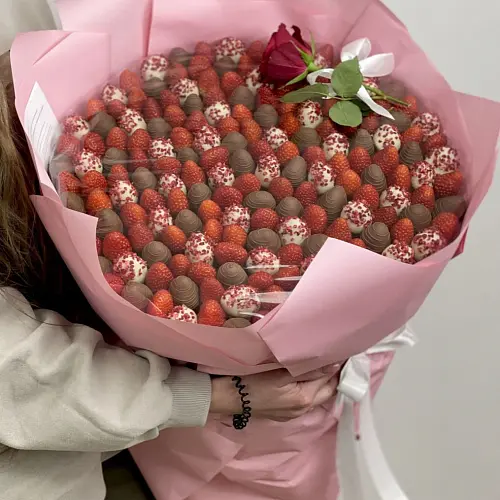 Букет из клубники в шоколаде "Lux strawberry" XXL 17 000 руб.